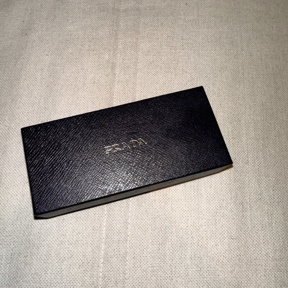 [NEWE] PRADA Sunglasses - Picture 8 of 8